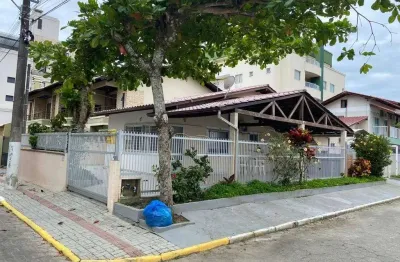 Casa com 3 quartos à venda em Bombas, Bombinhas 