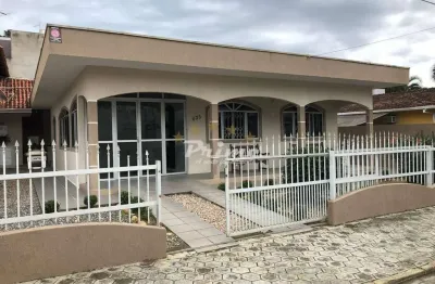 Casa com 3 quartos à venda no Centro, Bombinhas 