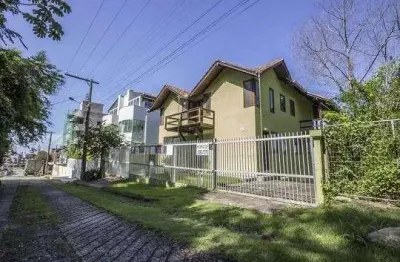 Casa com 2 quartos à venda na Rua Marlim, Centro, Bombinhas
