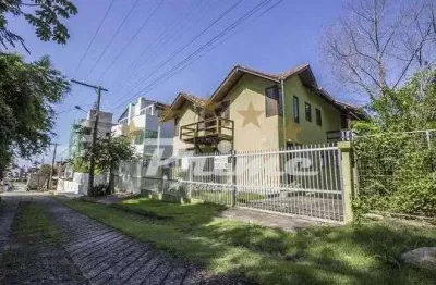 Casa com 3 quartos à venda na Rua Marlim, Centro, Bombinhas