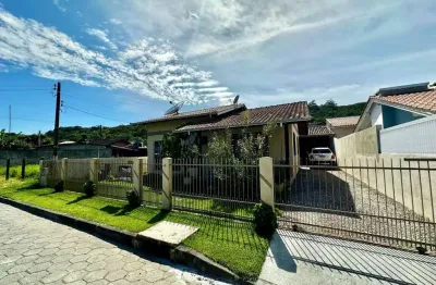 Belíssima casa á venda no bairro josé amândio - bombinhas/sc
