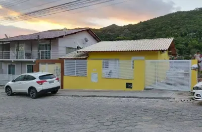 Casa á venda - apenas 550m do mar de bombas - bombinhas/sc
