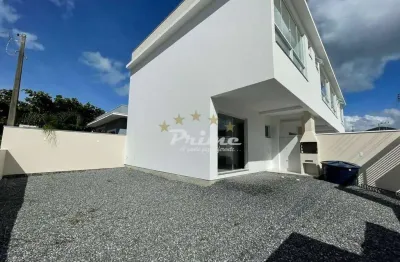 Sobrado geminado à venda com 2 suítes - bombinhas/sc