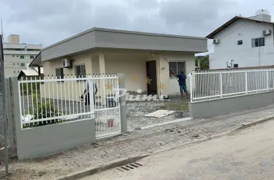 Casa com 2 quartos à venda em Bombas, Bombinhas 