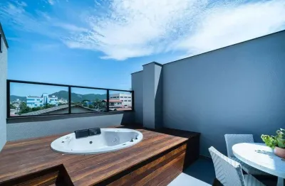 Sobrado geminado alto padrão com 3 suítes e piscina - canto grande - bombinhas/sc