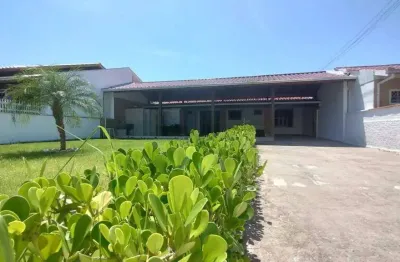Casa a apenas 400m do mar à venda em zimbros - bombinhas/sc