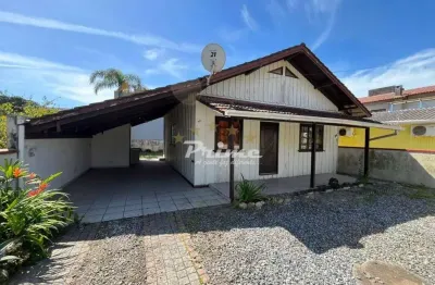 Casa a venda com 2 quartos, excelente localização, próxima a prefeitura  - bombinhas/sc