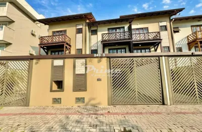 Sobrado triplex com piscina para locação anual em mariscal - bombinhas/sc