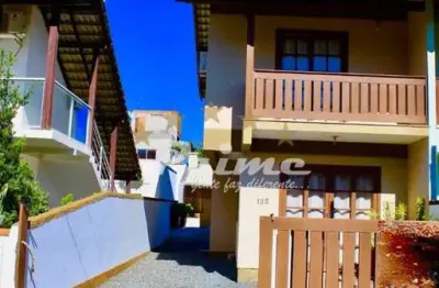 Sobrado com piscina para locação anual - bairro mariscal - bombinhas/sc