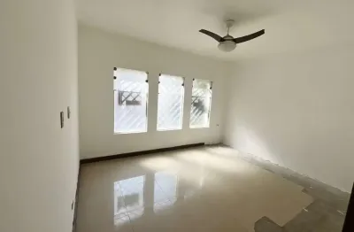 Casa comercial à venda na Rua Pascal, 666, Campo Belo, São Paulo