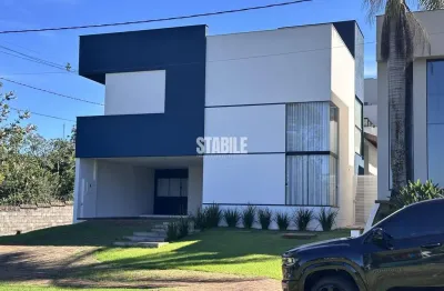 Casa cond. royal forest 310m2 3 suítes local tranquilo em frente a lazer.