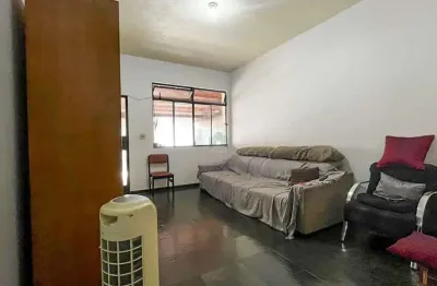 Casa com 4 quartos à venda na santa terezinha, belo horizonte  por r$ 860.000