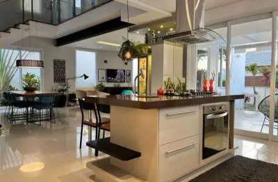 Linda casa em condomínio fechado no jardim novo mundo!
