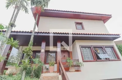 Casa venda no condomínio, portal do paraíso i, com 420m², 5 quartos e 3 vagas.