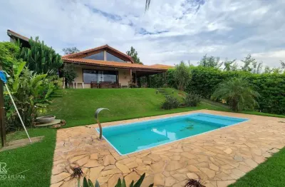 Maravilhosa chacara na cidade de atibaia - 3 dormitórios, piscina, espaço gourmet e 1000m² de terreno. condomínio de chácaras pararanga - laranjal - atibaia/sp