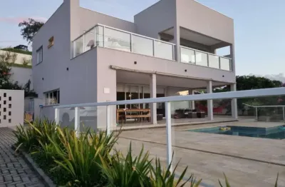 Oportunidade única: linda casa com hidromassagem e ampla àrea!
