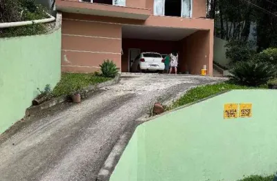 Linda casa à venda no condomínio chácara do rosário - conforto e natureza!