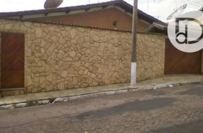 Casa com 3 dormitórios à venda, 155 m² por R$ 950.000,00 - Centro - Vinhedo/SP