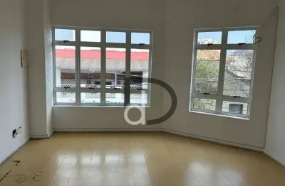 Sala com excelente localização na Galeria Dei Fiori no Centro