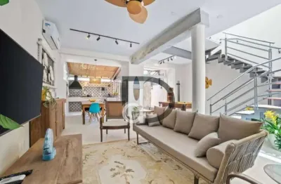 Village pé na areia com 3 dormitórios à venda, 100 m² por R$ 1.350.000