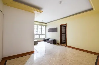 Amplo apartamento, claro e arejado. em excelente localização na rua general pereira da silva