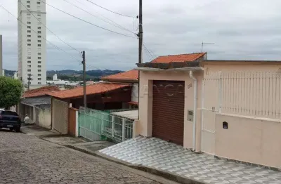 Casa de 04 dormitórios ( sendo 01 suite ) á venda região central de jacareí