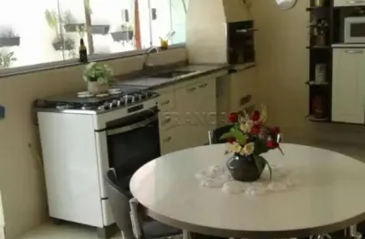 Casa em condomínio 3 dormitórios sendo 2 suítes bairro jardim santa maria jacareí