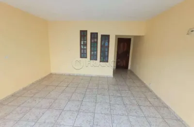 Casa 2 dormitórios sendo 2 suítes + 1 quarto independente - centro de jacareí