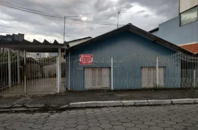 Casa 03 dormitórios e edicula - vila formosa jacareí sp