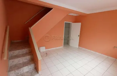 Casa com 2 quartos para alugar no Centro, Jacareí 