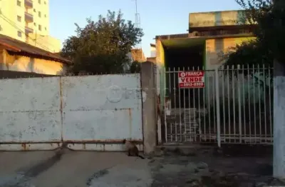 Casa com  3 dormitórios e terreno de 350 m2 no centro de jacareí