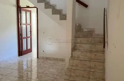 Casa em condominio 2 dormitórios - parque california - jacareí