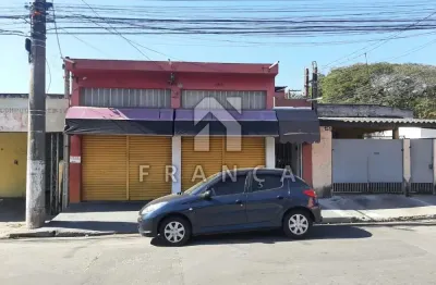 Casa de 03 dormitórios com 02 pontos comerciais à venda no bairro nova jacareí