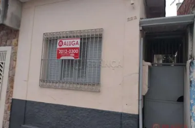 Casa com 2 quartos para alugar no Centro, Jacareí 