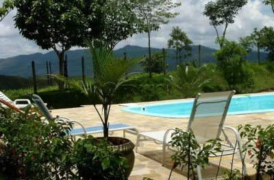 Chacara com casa com vista definitiva, alto da montanha!