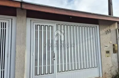 Casa com 3 dormitórios, espaço gourmet e próxima ao centro no bairro vila pinheiro