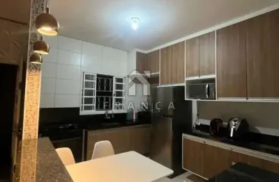 Linda casa térrea em residencial santa paula , jacareí, sp.  com 2 dormitórios, 2 vagas grandes e  fácil acesso a sjc