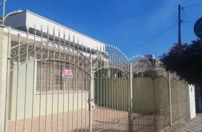 Procurando um imóvel que combine conforto para sua família e um excelente potencial para seu negócio? este é o lugar perfeito!  3 dormitórios, sendo 1 suíte espaçosa para mais privacidade.