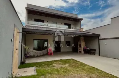 Sobrado no villa branca - 2 suítes, espaço gourmet e amplo terreno.