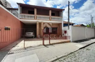 Casa com 4 quartos para alugar no Centro, Jacareí 