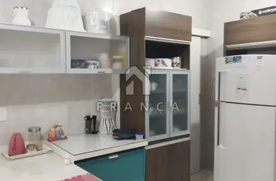 Casa em condomínio fechado | 2 suítes e churrasqueira | jd. califórnia - jacareí/sp