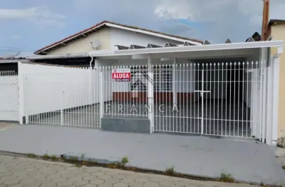 Casa com 3 quartos para alugar no Jardim Santa Maria, Jacareí 