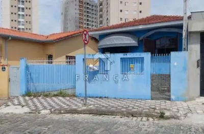 Casa com 4 dormitórios no centro da cidade , com  tudo que vc precsia ao seu alcance.