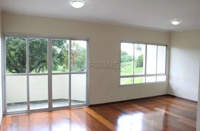 Apartamento com 3 quartos para alugar no Centro, Jacareí 