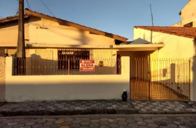 Casa com 2 quartos para alugar no Centro, Jacareí 