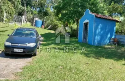 Excelente chácara, com boa topografia e área de lazer com piscina - Jacareí/SP