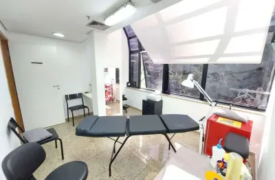 Sala comercial à venda em moema, 44 m², ed. glass tower, av. jandira, 257, 3 salas, 2 wc, 1 vaga, próximo do shopping e 700 metros da estação moema