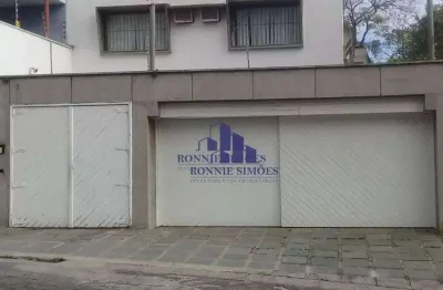 Sobrado residencial à venda, 720 m², moema, 3 suítes, piscina, churrasqueira, edícula, 3 vagas, próximo ao metro e parque ibirapuera