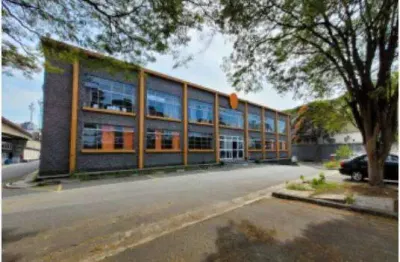 Galpão comercial com 8.086,75m2 com amplo pavimento e 20 vagas