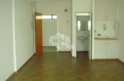 Sala comercial à venda na praça dom feliciano, 78, centro histórico, porto alegre, 35 m2 por r$ 185.000